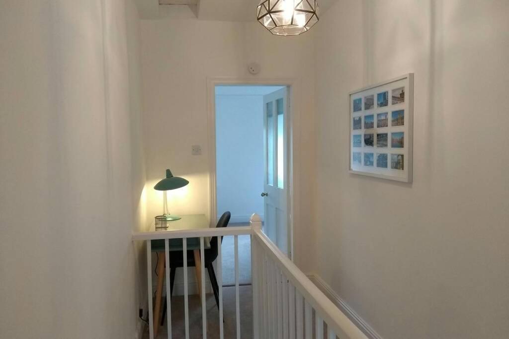 Luxury Townhouse In Town Centre, Views, River Walk, Free Parking Шрусбері Екстер'єр фото