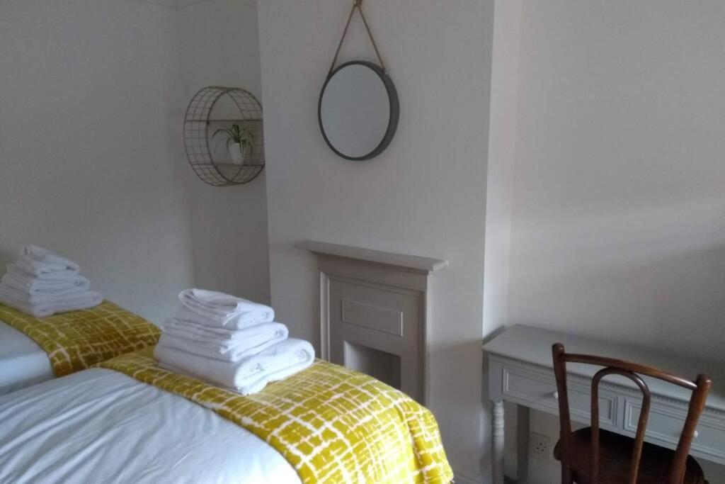 Luxury Townhouse In Town Centre, Views, River Walk, Free Parking Шрусбері Екстер'єр фото