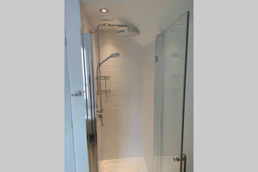 Luxury Townhouse In Town Centre, Views, River Walk, Free Parking Шрусбері Екстер'єр фото